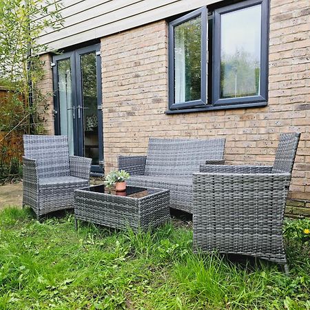Stylish 3 Bedrooms & 2 Bathrooms House, Free Parking On Premises! CBG Buitenkant foto