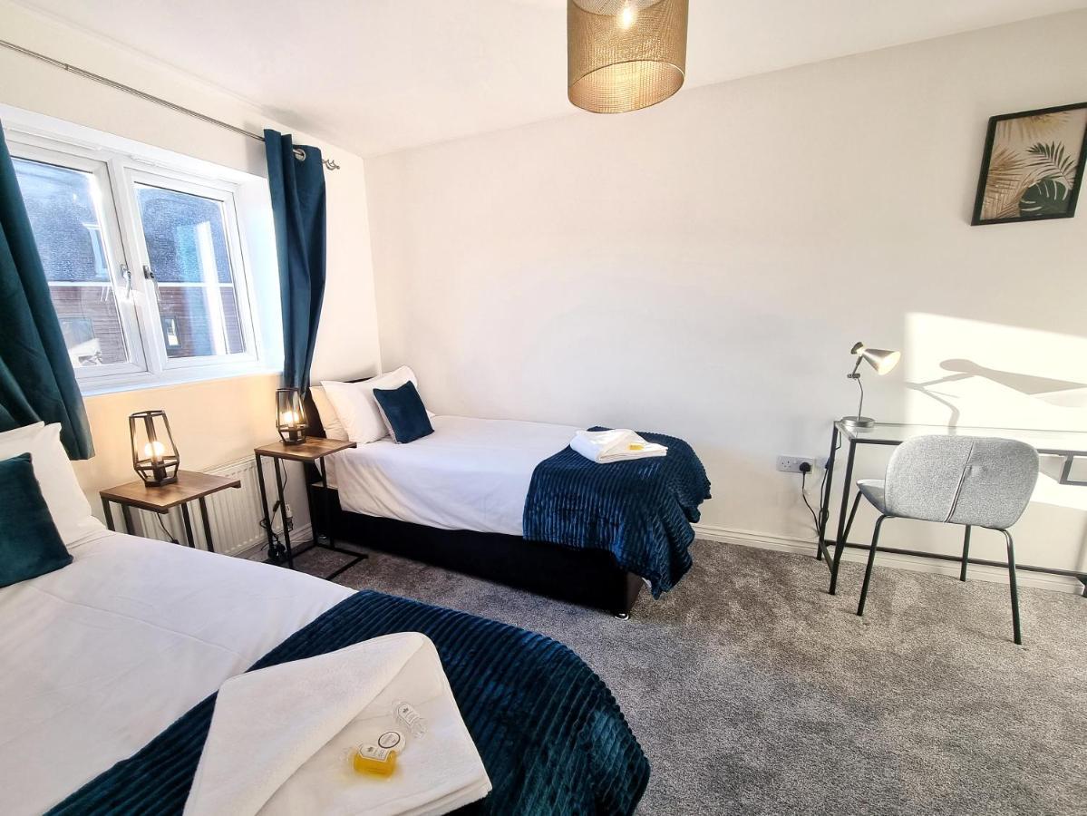 Stylish 3 Bedrooms & 2 Bathrooms House, Free Parking On Premises! CBG Buitenkant foto