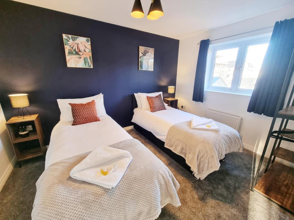 Stylish 3 Bedrooms & 2 Bathrooms House, Free Parking On Premises! CBG Buitenkant foto