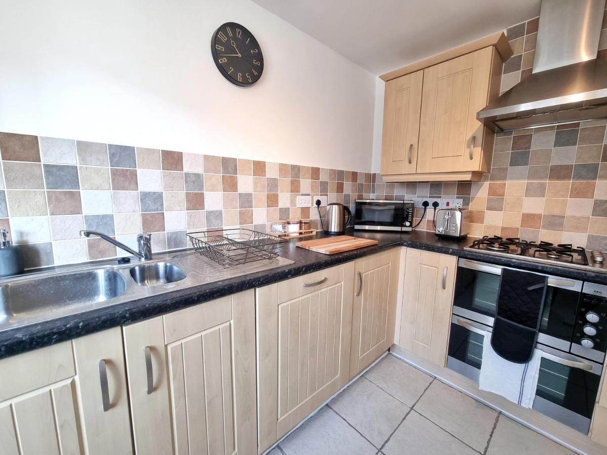 Stylish 3 Bedrooms & 2 Bathrooms House, Free Parking On Premises! CBG Buitenkant foto